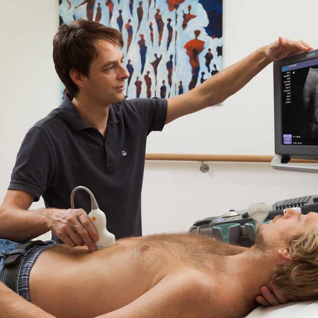 Dr. Andreas Niederwanger während Ultraschall